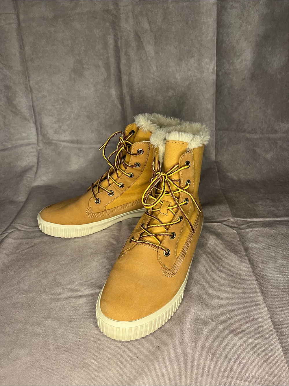 Timberland Skyla Bay Women’s Size 7 Wheat Faux Fur Lace-Up Boots